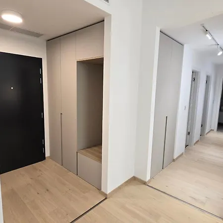 Apartamento 3 Rooms, Loggia, Parking, Wifi *